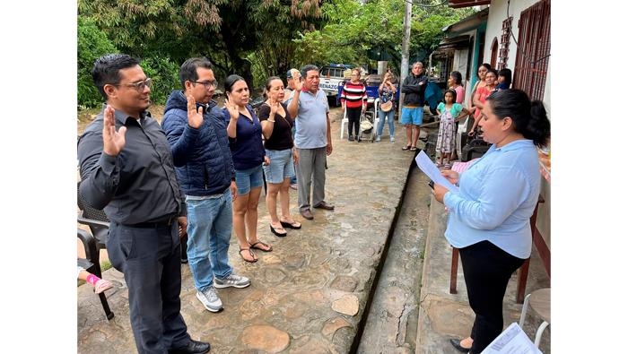 Juramentaci贸n al Comit茅 de Desarrollo y Gesti贸n Puerto Azul.