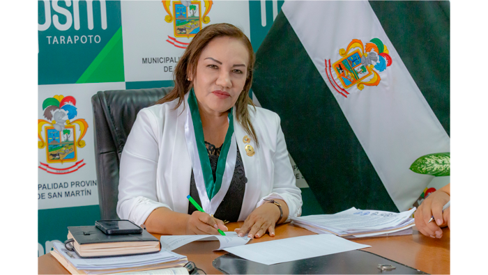 Alcaldesa renueva convenio de adopci贸n de parque.