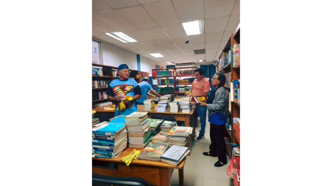 Brindan mantenimiento a la Biblioteca Municipal.