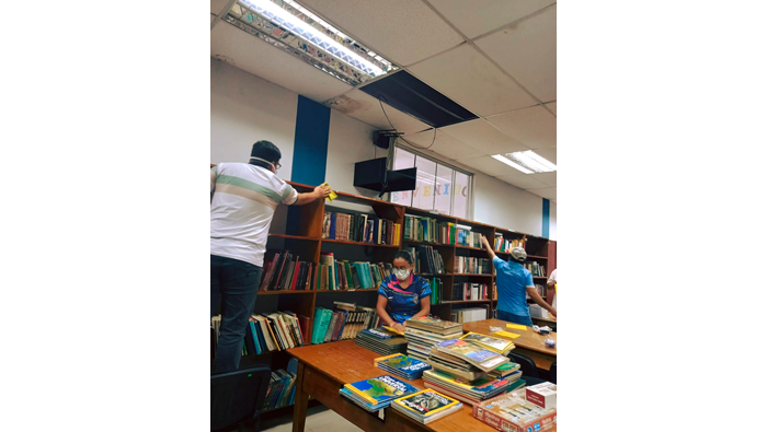 Brindan mantenimiento a la Biblioteca Municipal.