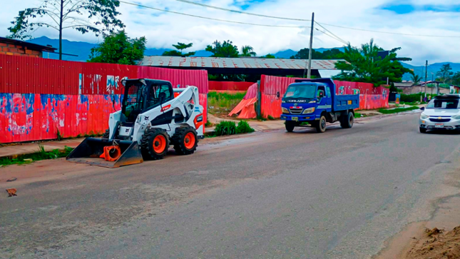 Jornada de desarenado en el Jr. Alfonso Ugarte.