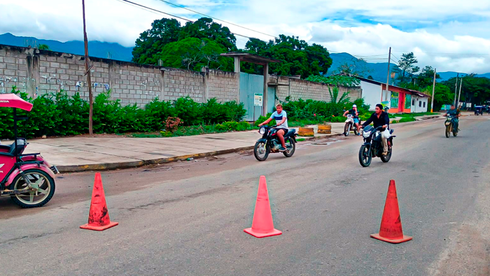 Jornada de desarenado en el Jr. Alfonso Ugarte.