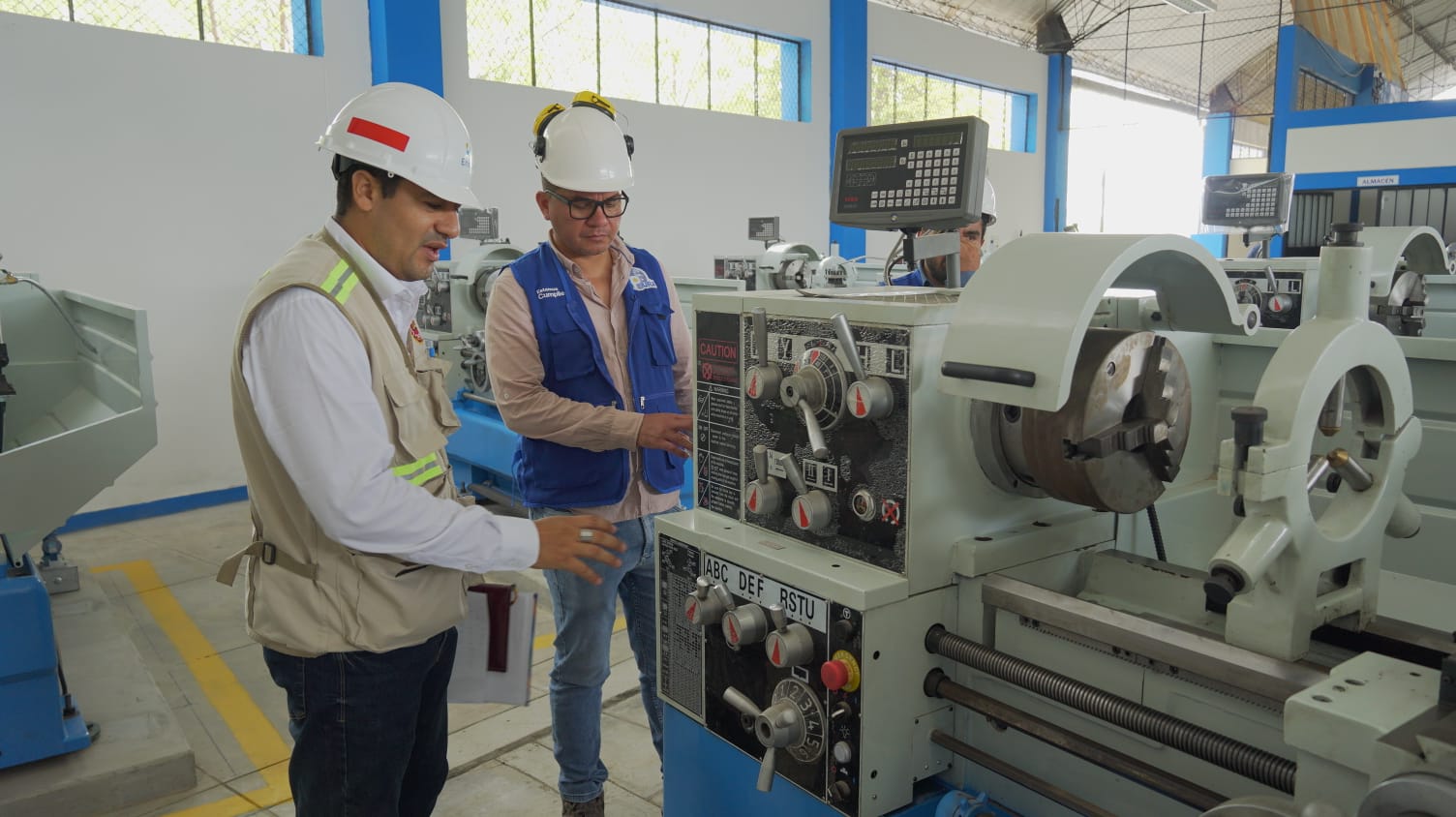 Gestión del gobernador regional moderniza y equipa Instituto de Sullana con tecnología de punta