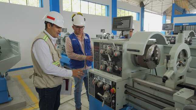 Gestión del gobernador regional moderniza y equipa Instituto de Sullana con tecnología de punta 