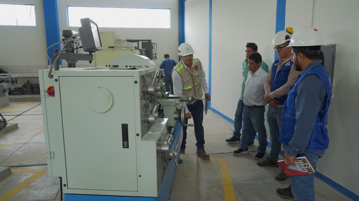 Gestión del gobernador regional moderniza y equipa Instituto de Sullana con tecnología de punta