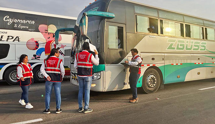 Foto buses e inspectores
