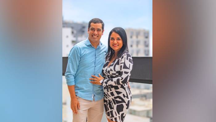 Sandra y Alvaro abrazados