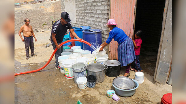 Reparto de agua en el A.H. Villa Esperanza 