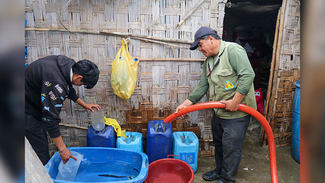 Reparto de agua en el A.H. Villa Esperanza