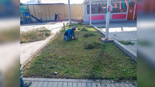 Personal edil realiza poda en el jardín de la I.E.I. N°1635 San José