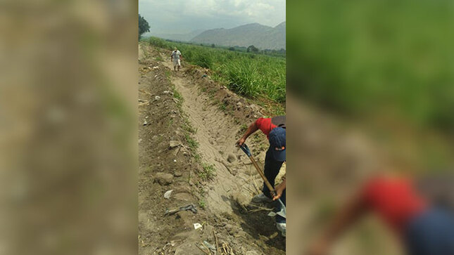 Limpieza de canal de agua 