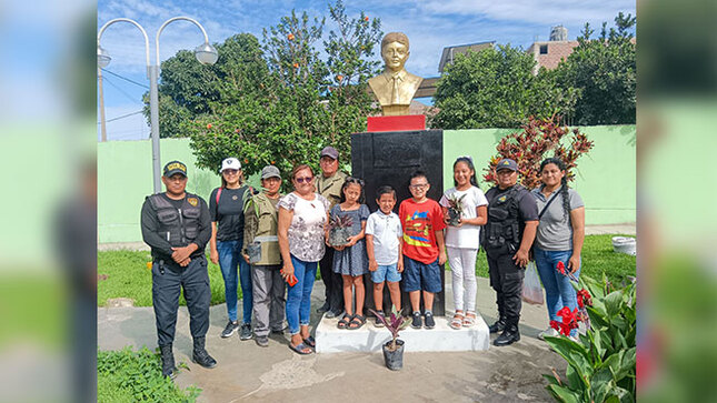 Fotografía de trabajadores municipales y vecinos del barrio Magisterial del C.P. San Jacinto 