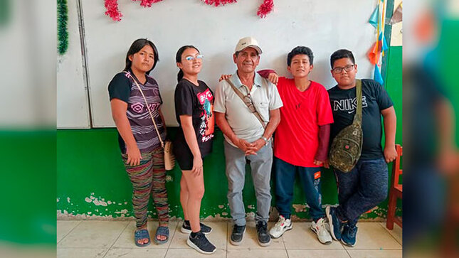 Fotografía de chicos que participan del taller denominado "'el arte de hablar en público'"