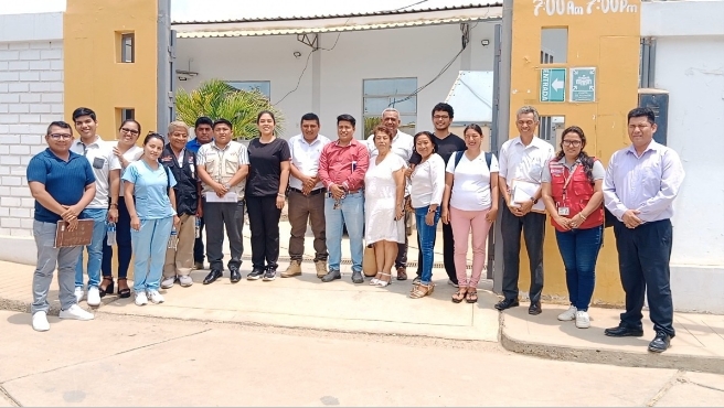 Foto del comité de REUNIÓN MULTISECTORIAL DEL IAL DE CANOAS PARA TRABAJAR POR LA SALUD DE LA PRIMERA INFANCIA
El alcalde Javier Pazo Eche participo de la reunión del comité multisectorial de la Instancia de Articulación Local (IAL) del distrito de Canoas de Punta Sal, donde trataron temas para el cumplimiento de metas a favor de la primera infancia.
Entre los compromisos que asumió la autoridad edil fue la reactivación del Centro de Vigilancia Comunal (CEVICO) y apoyar con un personal digitlizador para los centros de salud del distrito.
Asi mismo, se estará aperturando el centro de rehabilitación de terapias en un ambiente del centro de salud de Cancas previo un acuerdo y se coordinara con la municipalidad provincial la transferencia del puesto de salud de Fernández a la Diresa.
Asistieron a esta cita, los representantes del MIDIS, centro de salud de Cancas, Barrancos y Pajaritos, Cuna Más, Juntos, directores de I.E. San Pedro y José Olaya, Subprefectura, Juzgado de Paz y funcionarios de la gerencia de Desarrollo Social.
Estas reuniones se realizarán de manera mensual para medir el avance del trabajo a favor de la población infantil y gestan
Foto del comité de la Instancia de Articulación Local
