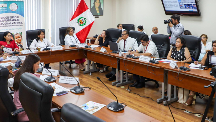 El director general del INSN, Dr. Carlos Urbano Durand, participó en la Mesa de Trabajo “Avances y desafíos en la detección y tratamiento del cáncer infantil” realizado en el Congreso de la República.