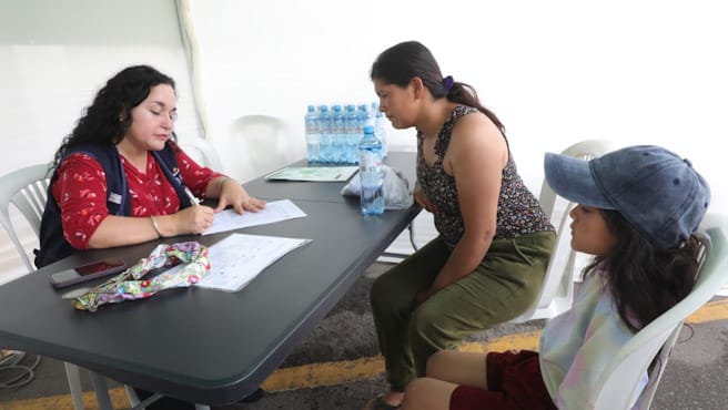 Día Mundial de Cáncer Infantil Minsa realizó detección temprana a niñas y niños en Mercado Productores Santa Anita