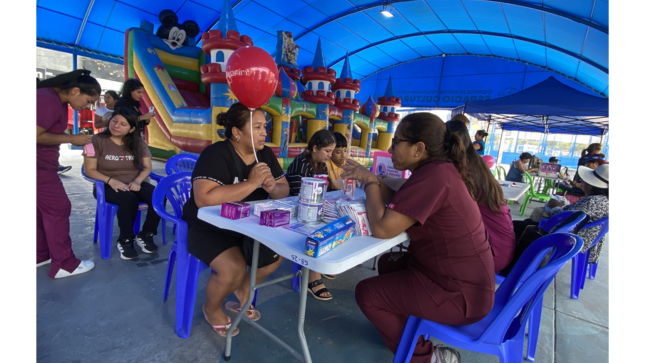 Durante esta jornada, nuestros vecinos accedieron a servicios médicos esenciales como:
✅ Descarte de anemia
✅ Vacunación
✅ Evaluación CREED y estimulación temprana
✅ Nutrición y ginecología
✅ Salud bucal y psicología
✅ Consejería sobre el dengue, ¡y mucho más!
Además, gracias a la Oficina de Participación Ciudadana, los más pequeños disfrutaron de un espacio lleno de alegría con:
🎨 Caritas pintadas
🎈 Juegos inflables y carritos eléctricos
💅 Manicure y corte de pelo
🖌️ Dibujo y pintura
Seguiremos impulsando más iniciativas para cuidar la salud de nuestros vecinos y construir juntos un distrito más saludable y feliz.