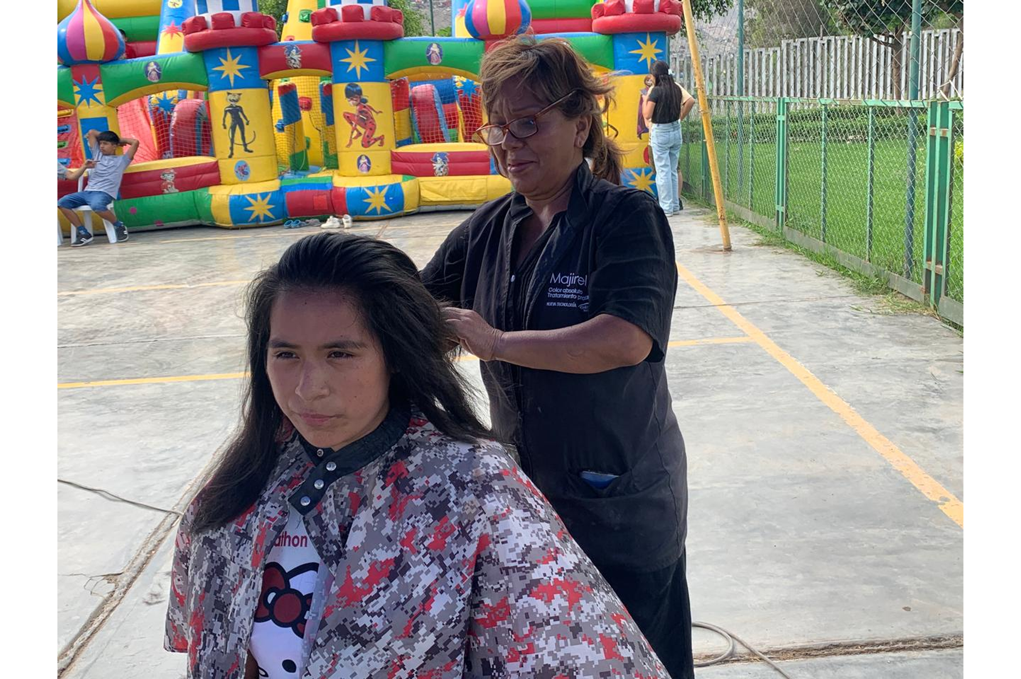La celebración, fue posible gracias al apoyo de la Municipalidad de El Agustino, a través de la Oficina de Participación Ciudadana.
Los vecinos y los pequeños pudieron acceder a los servicios gratuitos de: corte de cabello, manicure, caritas pintadas, pintura, dibujo.
Seguiremos trabajando de manera descentralizada para llevar estos servicios gratuitos a todos los rincones de nuestro distrito.