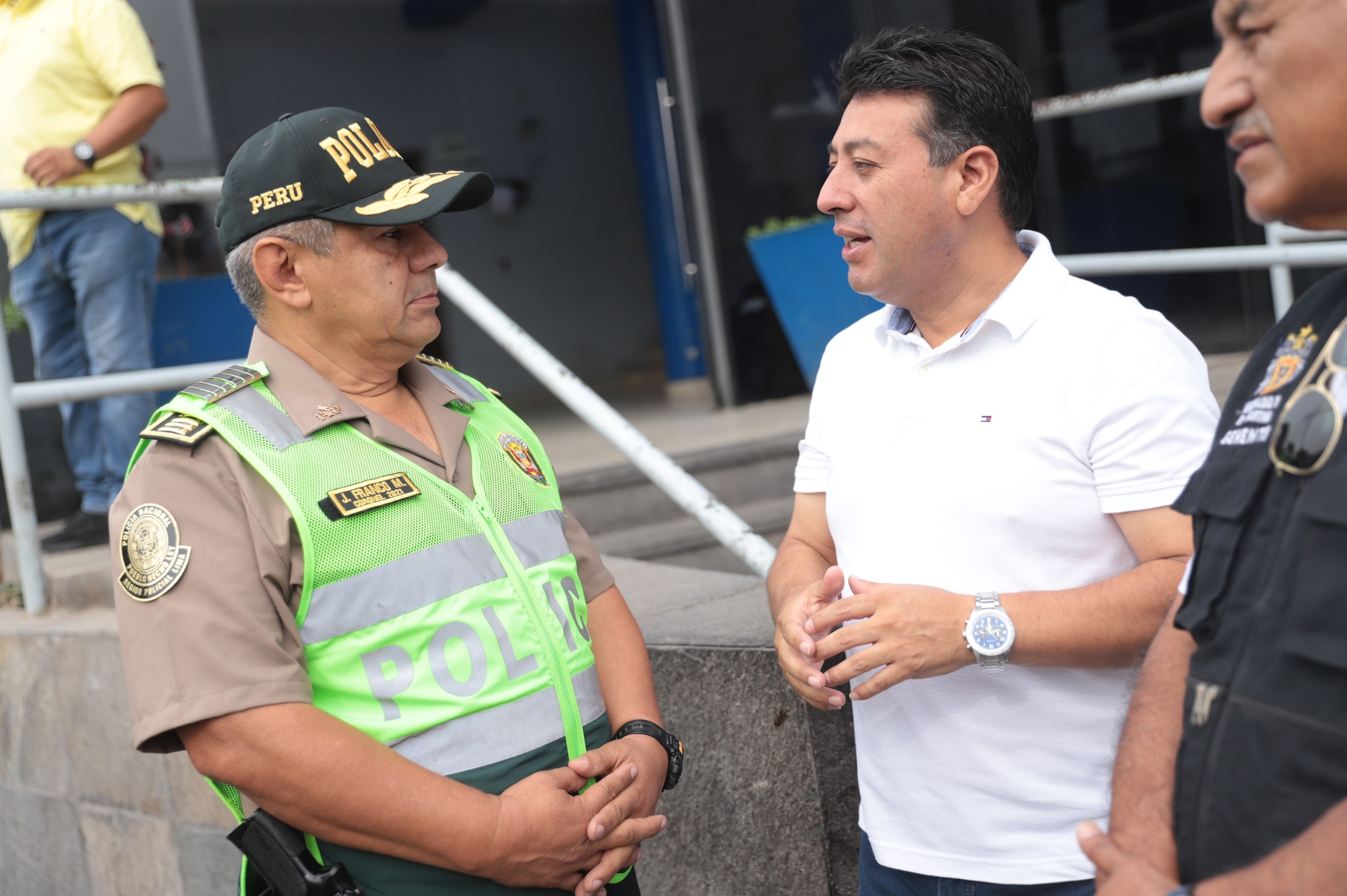 Nuestro alcalde Richard Soria estuvo presente en esta labor, reafirmando su compromiso con el bienestar de todos los agustinianos. Asimismo, participó el Crnl. PNP José Franco, Jefe DIVPOL Centro 2, demostrando el trabajo conjunto para fortalecer la seguridad en el distrito.