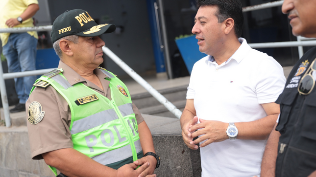 Nuestro alcalde Richard Soria estuvo presente en esta labor, reafirmando su compromiso con el bienestar de todos los agustinianos. Asimismo, participó el Crnl. PNP José Franco, Jefe DIVPOL Centro 2, demostrando el trabajo conjunto para fortalecer la seguridad en el distrito.