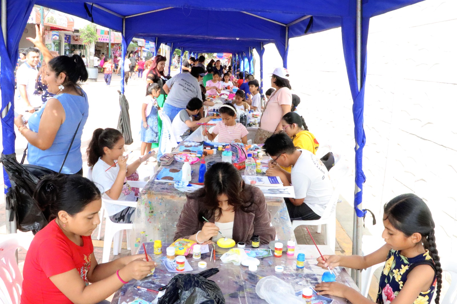 Municipalidad Provincial de Huaral realiza exhibición de trabajos de origami, dibujo y pintura