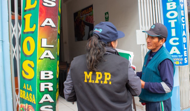 Verifican chimeneas y manejo de hornos en pollerías de Puno