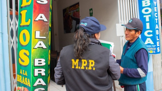 Verifican chimeneas y manejo de hornos en pollerías de Puno