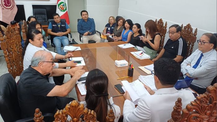 Director del INCN reunido con representantes del SIS