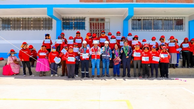 En favor del sector educación Municipio de Puno a través del Programa Llamkasun invirtió más de 386 mil soles en dos actividades