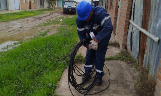 Enosa y PNP intervienen conexiones clandestinas en Tumbes