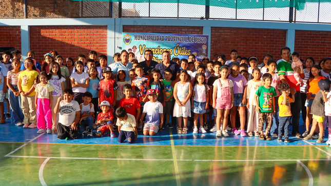 El Acalde, Gerente municipal y niños 