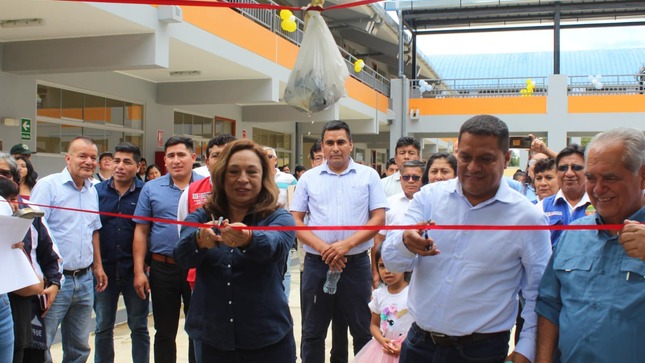 UGEL Piura participa de la inauguración de tres colegios en Coyona 