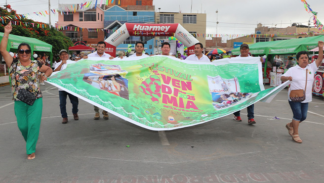 Municipalidad realiza primer corso alegórico del “I festival de la vendimia huarmeyana 2025”