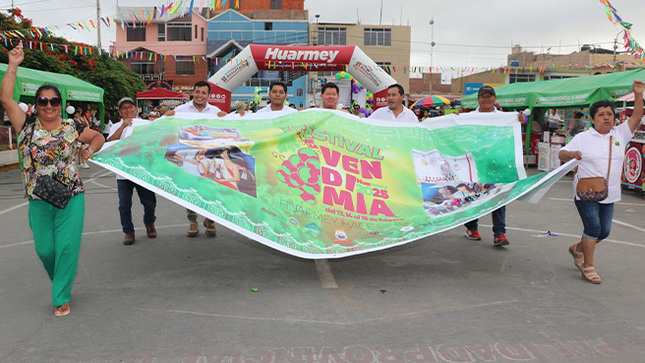 Municipalidad realiza primer corso alegórico del “I festival de la vendimia huarmeyana 2025”