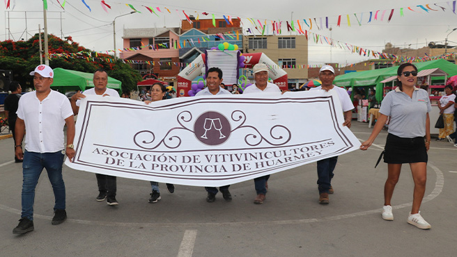 Municipalidad realiza primer corso alegórico del “I festival de la vendimia huarmeyana 2025”
