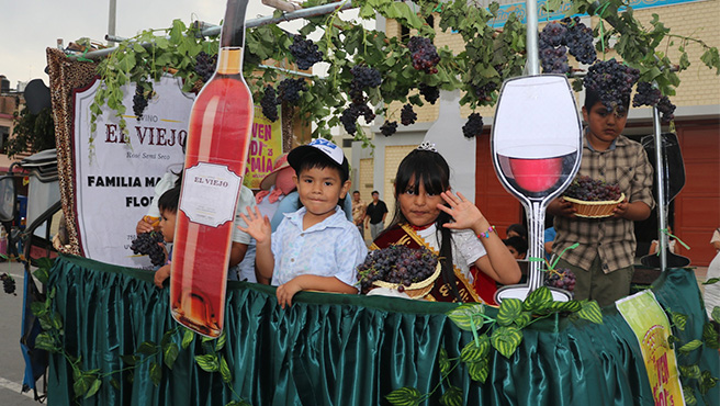 Municipalidad realiza primer corso alegórico del “I festival de la vendimia huarmeyana 2025”