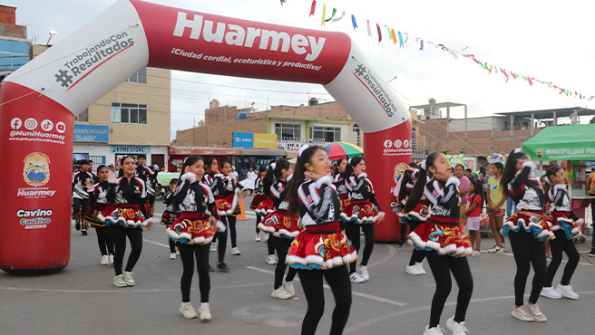 Municipalidad realiza primer corso alegórico del “I festival de la vendimia huarmeyana 2025”