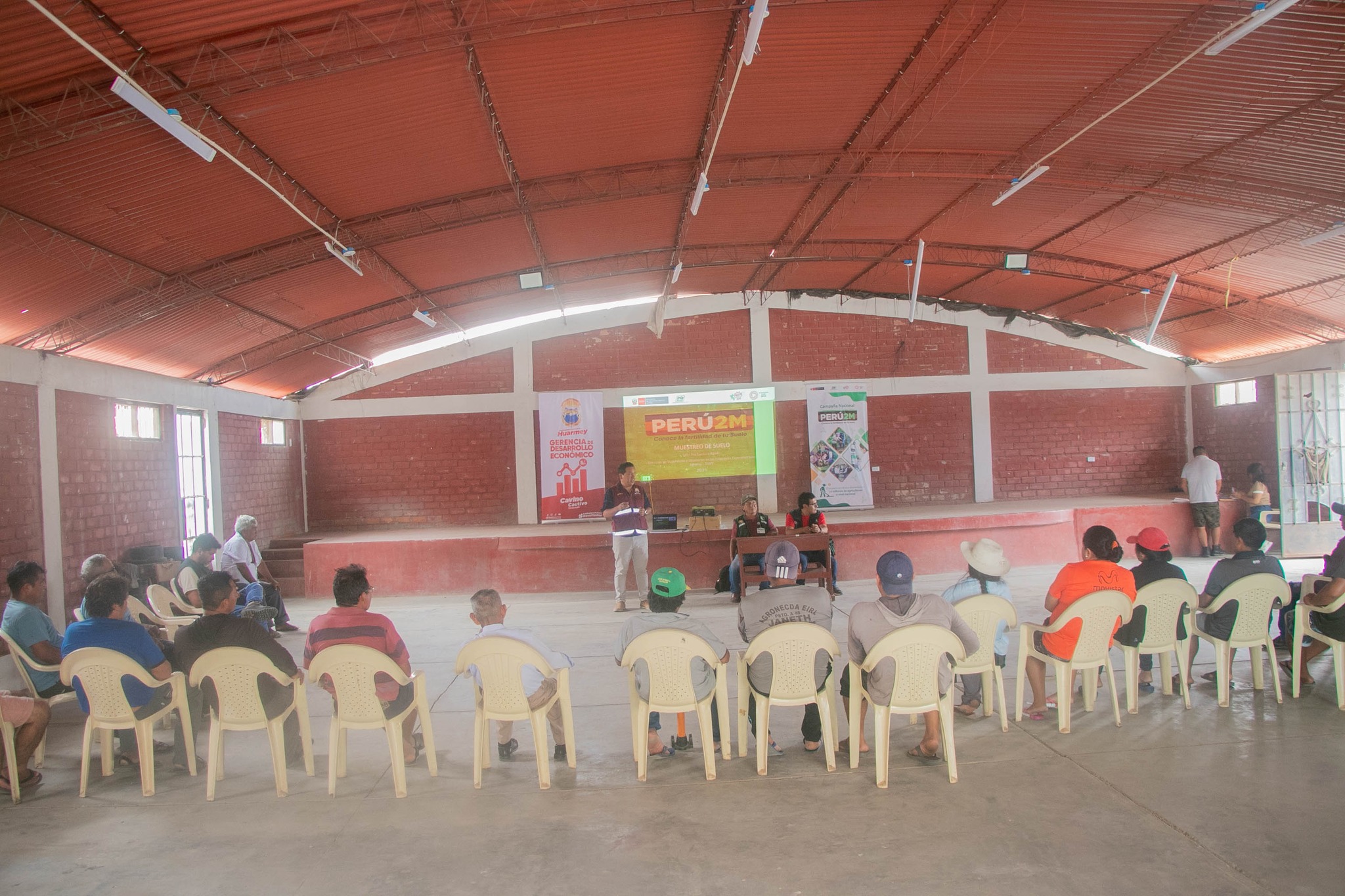Municipalidad de Huarmey fortalece capacidades productivas en análisis de suelo y fertilización en el C.P. Garlero