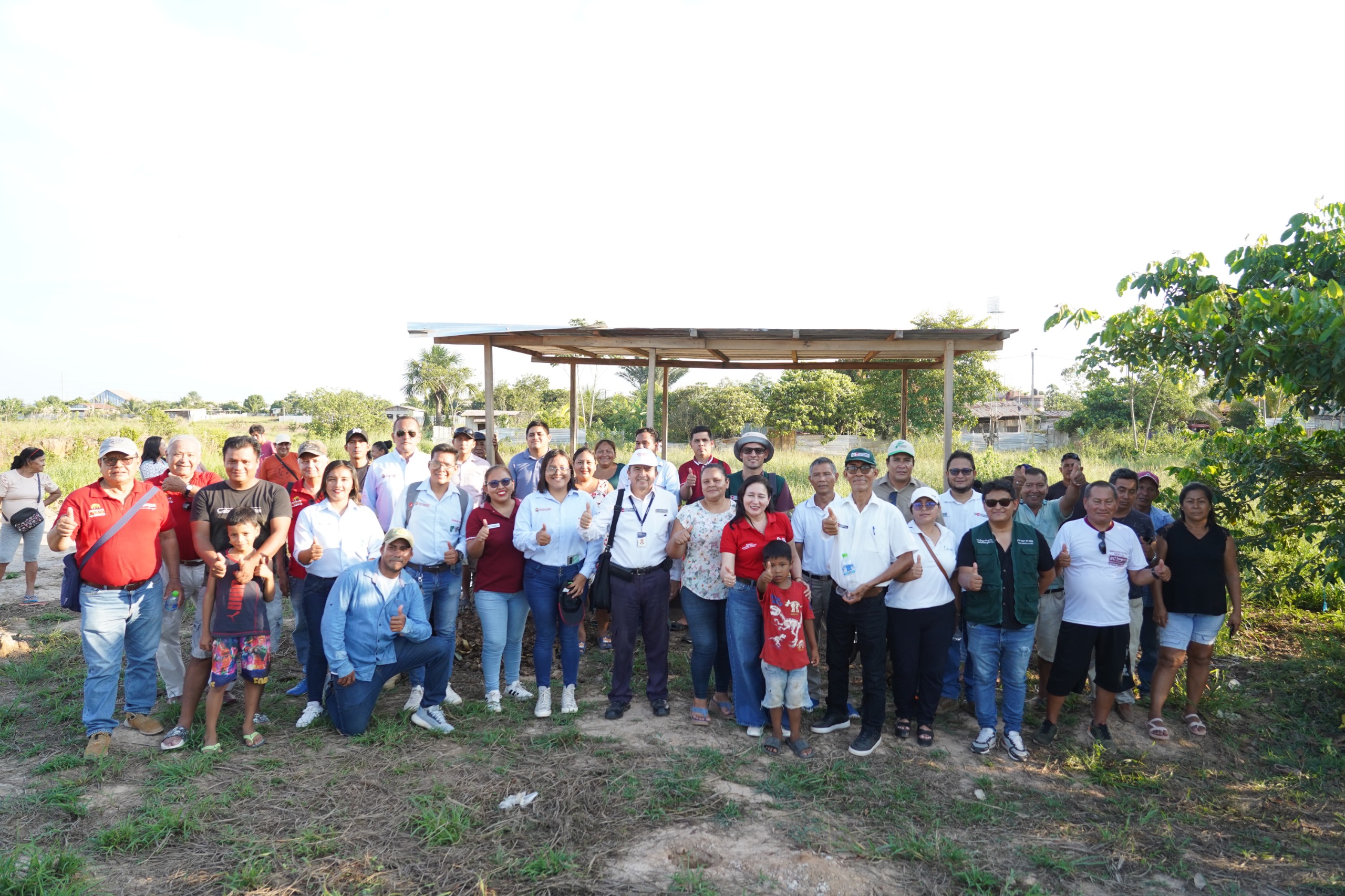 Alcaldesa Castagne junto a los funcionarios del sector agrario y la población de Virgen María entusiasmados porque aprenderán técnicas de preparación de terreno, instalación de biohuerto, control biológico de plagas, cosecha y preparación de alimentos saludables. 



