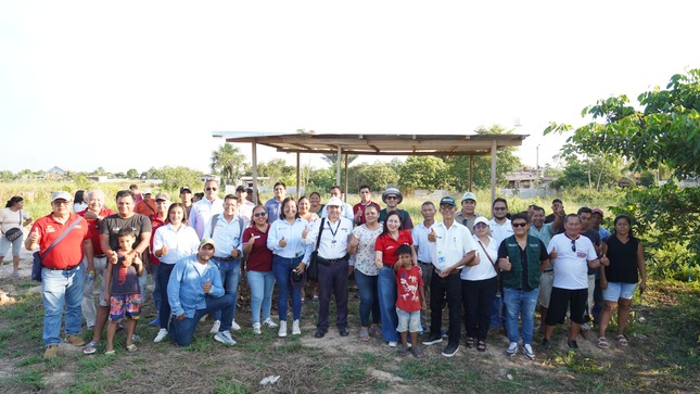 Alcaldesa Castagne junto a los funcionarios del sector agrario y la población de Virgen María entusiasmados porque aprenderán técnicas de preparación de terreno, instalación de biohuerto, control biológico de plagas, cosecha y preparación de alimentos saludables. 



