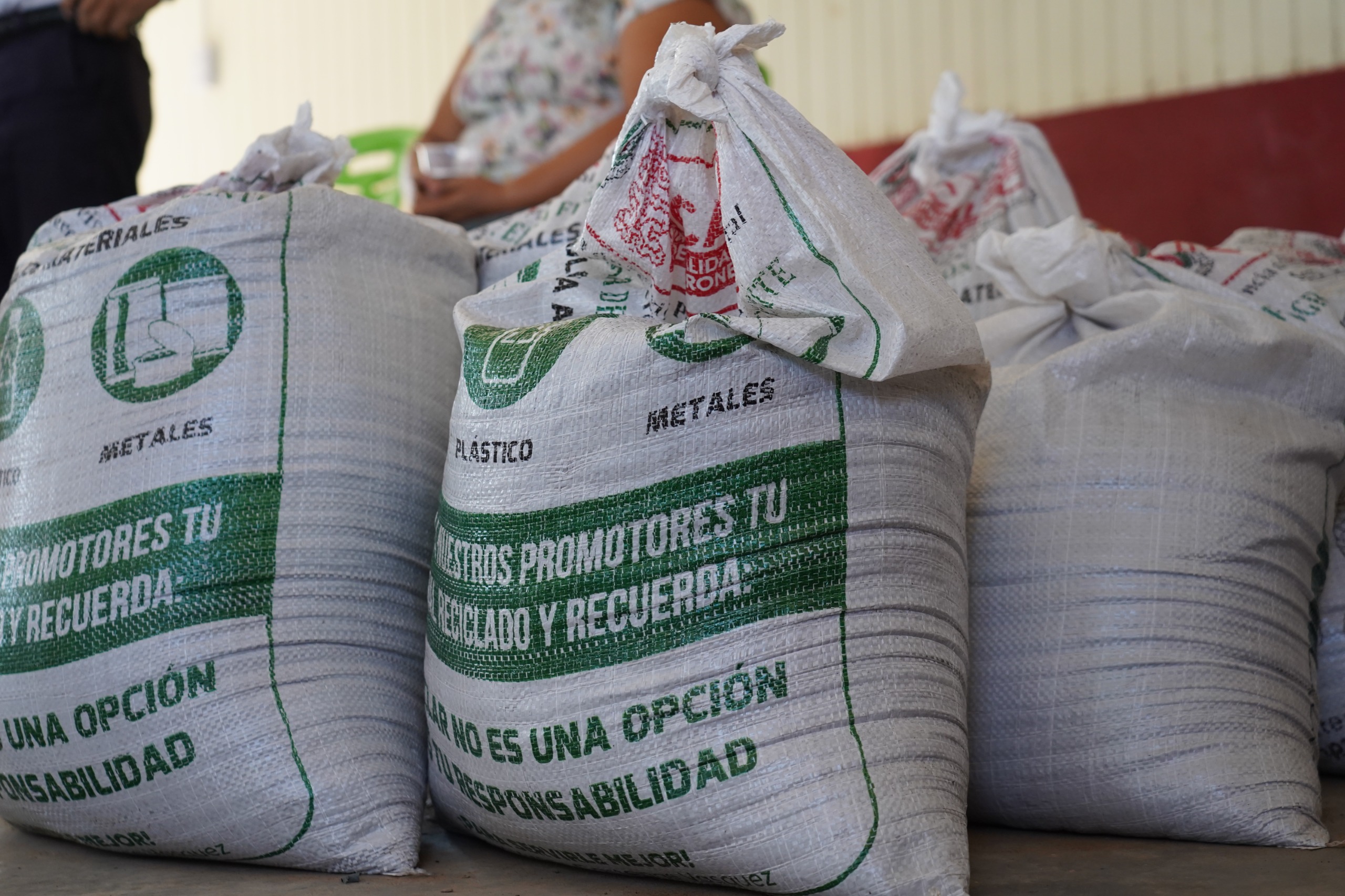 Compost, tierra abonada con residuos sólidos orgánicos, una primera experiencia de trabajo comunitario en Virgen María para la sostenibilidad ambiental y alimentaria. 

