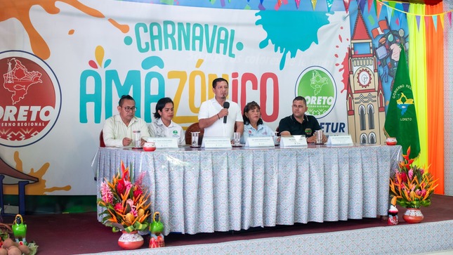 "El gobernador René Chávez lidera la presentación del Carnaval Amazónico 2025"