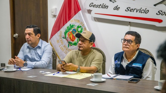"El Gobernador René Chávez se reúne con GIDIS-PUCP para impulsar el desarrollo tecnológico en salud"