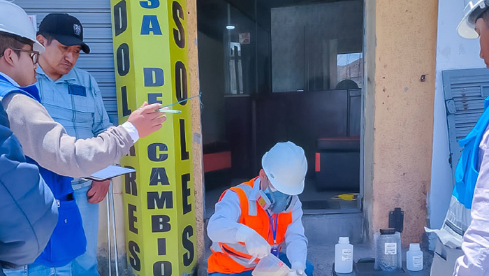 Emsapuno inicia con intervenciones inopinadas de VMA para proteger el sistema de alcantarillado sanitario en Desaguadero
