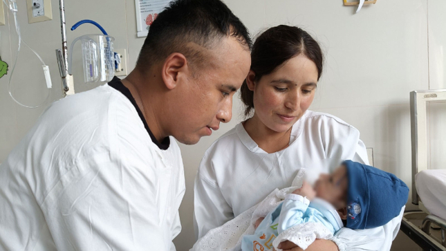  Los padres de Joshua están felices y agradecidos con los especialistas por la exitosa cirugía. 
