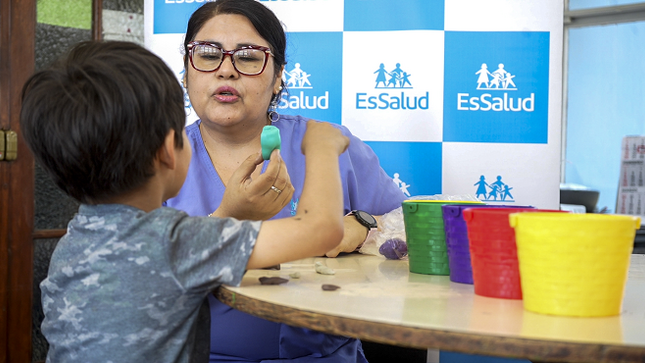 EsSalud brindó más de 5,600 atenciones a pacientes con síndrome de Asperger en 2024