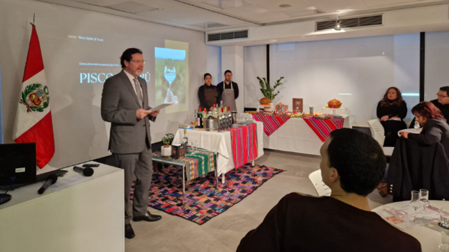 Consulado General del Perú en Barcelona organizó evento de promoción de bebida bandera en marco del Día Nacional del Pisco Sour