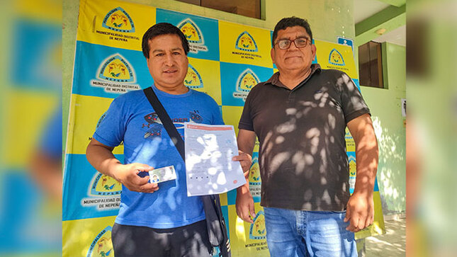 Vecino obtiene su licencia de conducir gracias al convenio entre la Municipalidad Distrital de Nepeña y la Municipalidad Provincial de Pallasca 