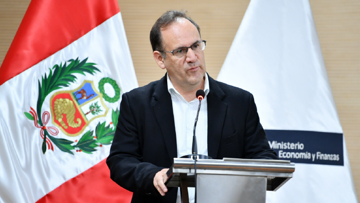 Ministro Salardi dando conferencia