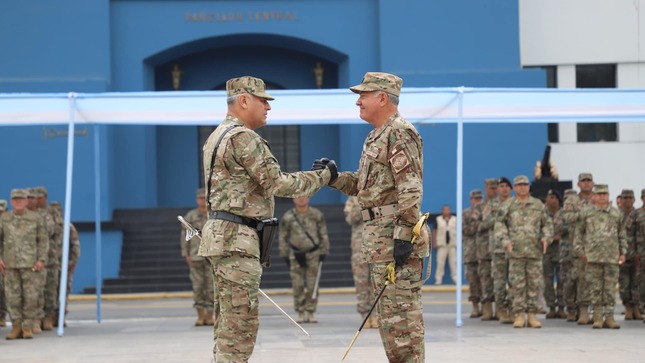 Teniente General FAP José Antonio Martinelli asume el mando del Comando Operacional Aéreo para fortalecer la defensa nacional